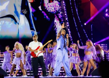 Léo Santana lança álbum completo do projeto ‘Léo Santana 20 Anos – DNA de GG