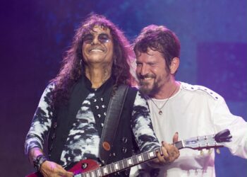 Saulo Fernandes e Luiz Caldas se encontram pela primeira vez no Camarote Club em encerramento histórico do Carnaval de Salvador Dois ícones da música baiana dividem o palco e prometem transformar a ‘terça-feira sem fim’ em uma celebração à história do axé