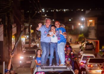 Débora Régis participa de carreata em Camaçari ao lado de Elinaldo e reforça articulação política na Região Metropolitana
